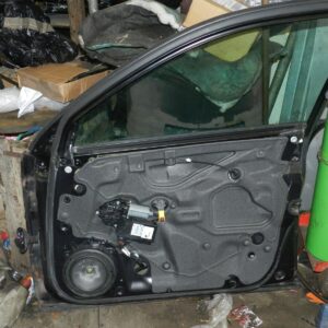 (121) 2007 AUDI A4 SALOON B7. DRIVER SIDE FRONT DOOR IN BLACK