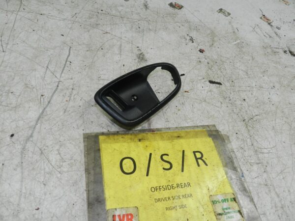 2012 FORD GALAXY MK3 TITANIUM. DRIVER SIDE REAR DOOR HANDLE SURROUND