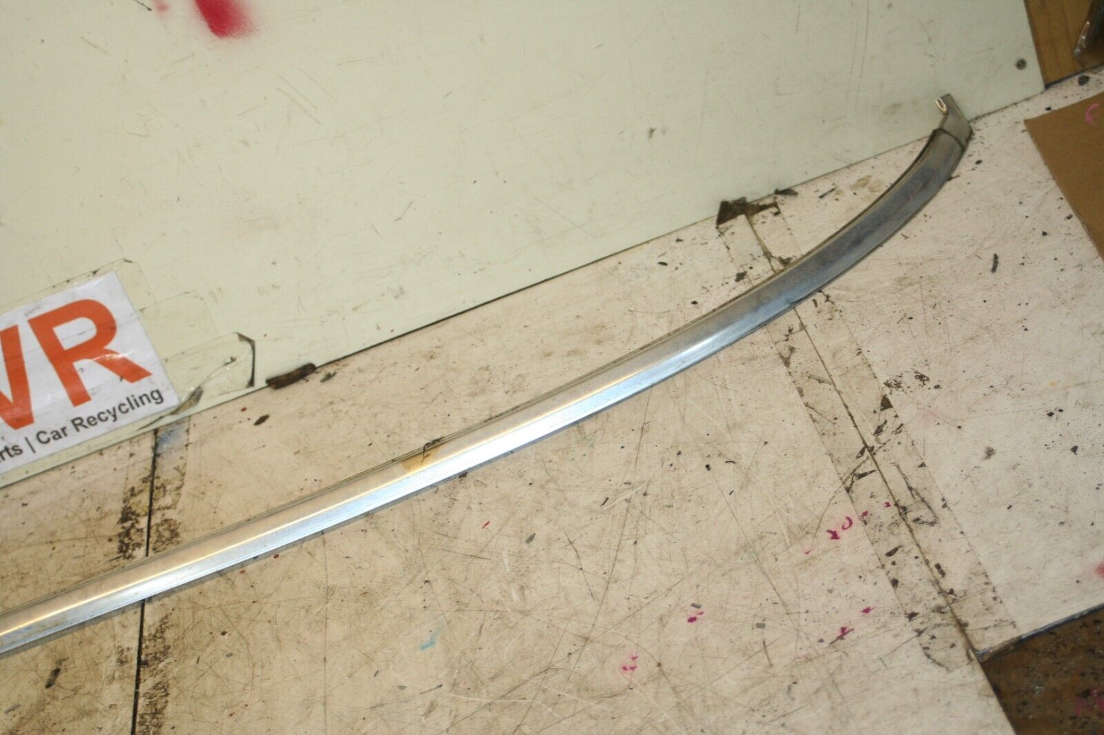 1988 BMW 525 E28. FRONT WINDSCREEN CHROME TRIM - Image 2