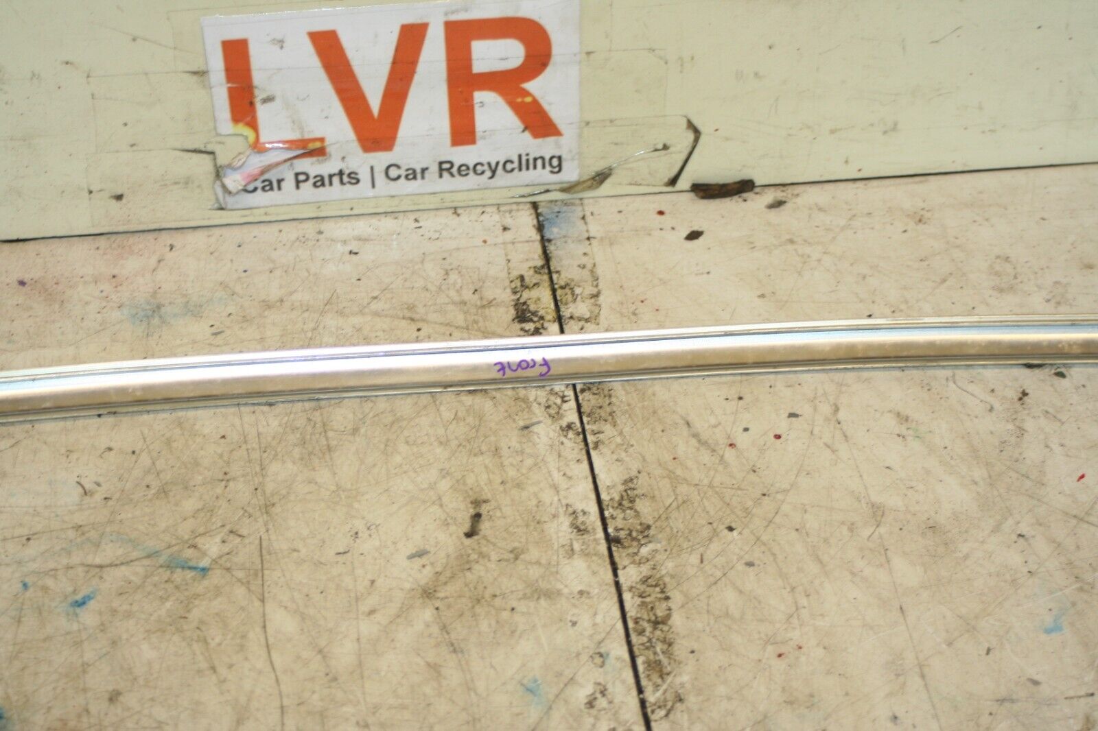 1988 BMW 525 E28. FRONT WINDSCREEN CHROME TRIM - Image 4