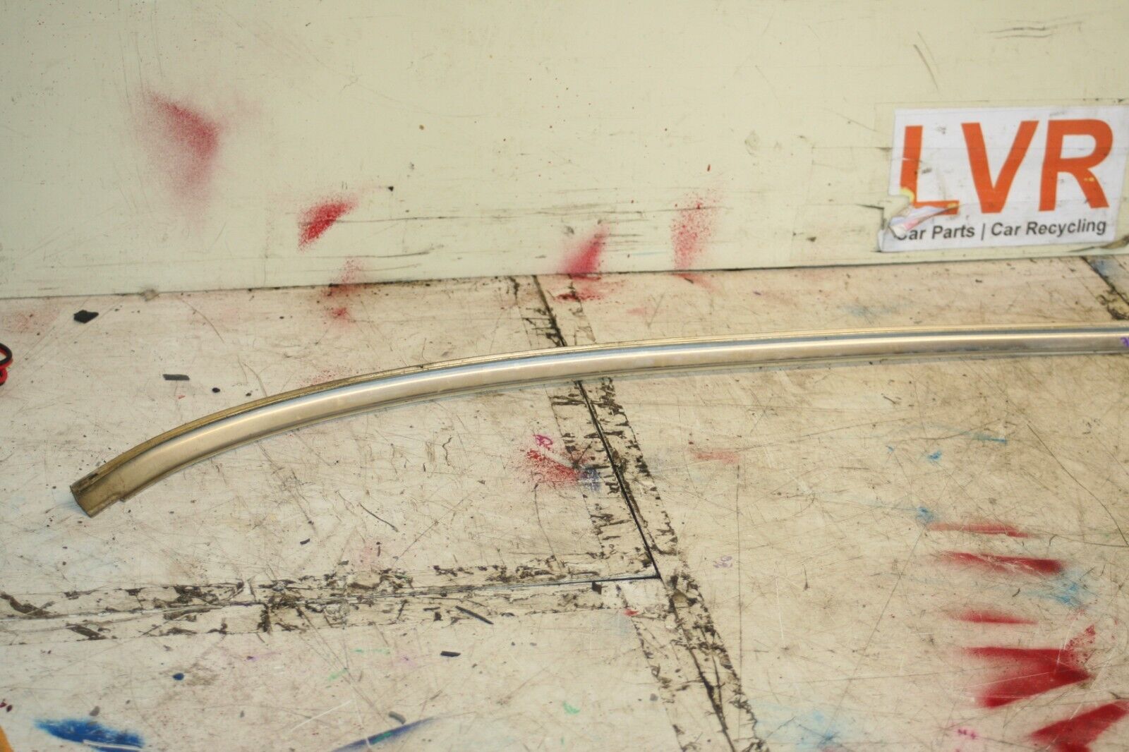 1988 BMW 525 E28. FRONT WINDSCREEN CHROME TRIM - Image 5