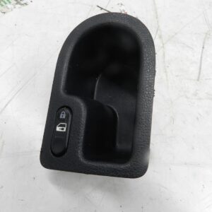 2011 NISSAN QASHQAI J10 MK1. STORAGE POCKET LOCKING SWITCH
