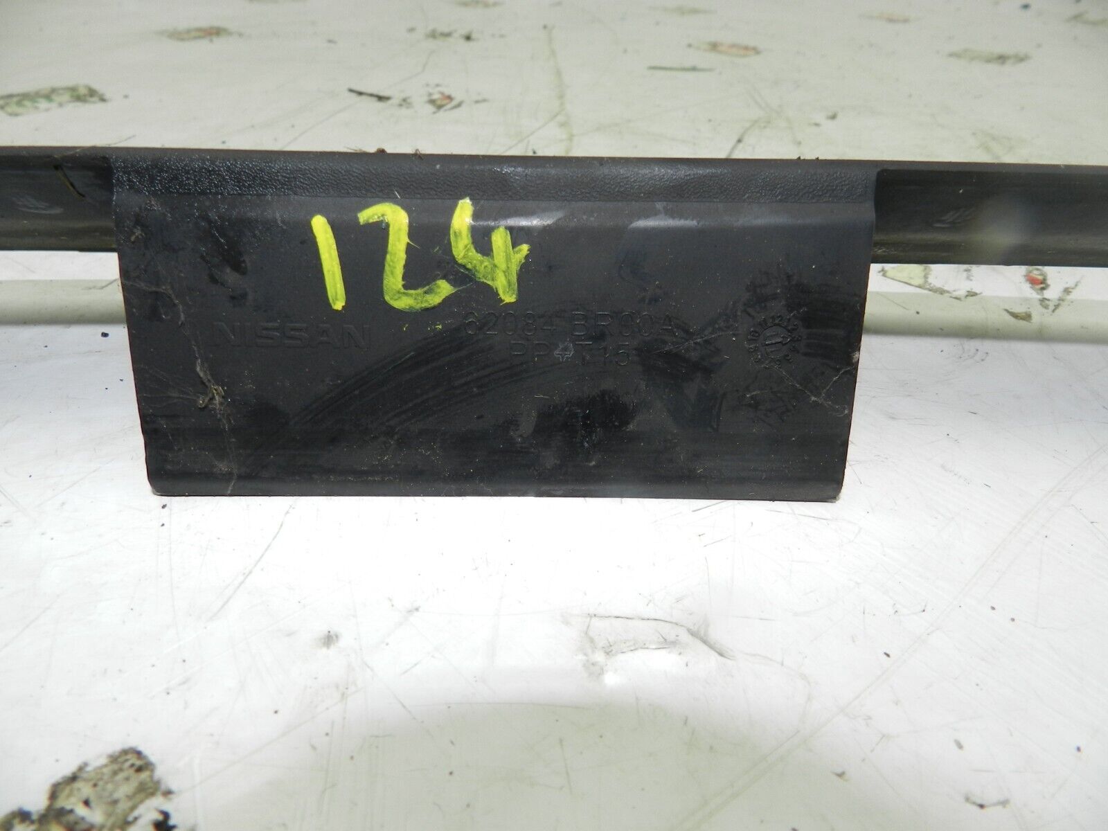 2011 NISSAN QASHQAI J10 MK1. 62084BR00A FRONT BUMPER TRIM - Image 3