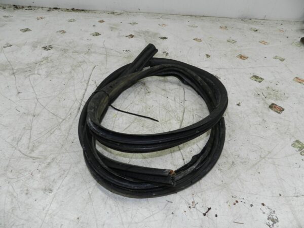 2008 FORD FOCUS CC CONVERTIBLE. RUBBER DOOR SEAL