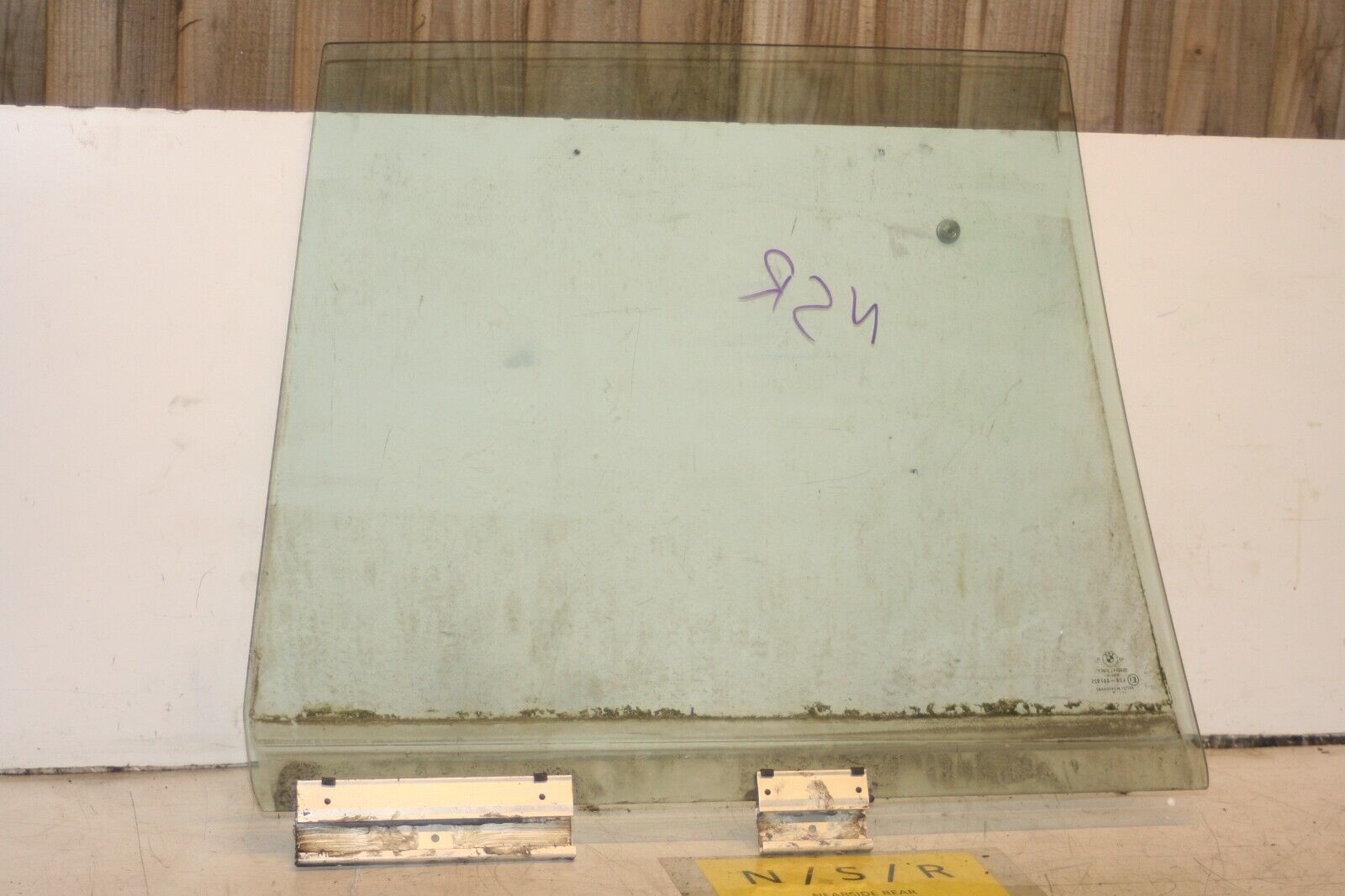1988 BMW 735 7SERIES E32. PASSENGER SIDE REAR WINDOW GLASS - Image 3