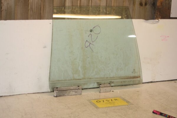 1988 BMW 735 7SERIES E32. DRIVER SIDE REAR WINDOW GLASS - Image 3