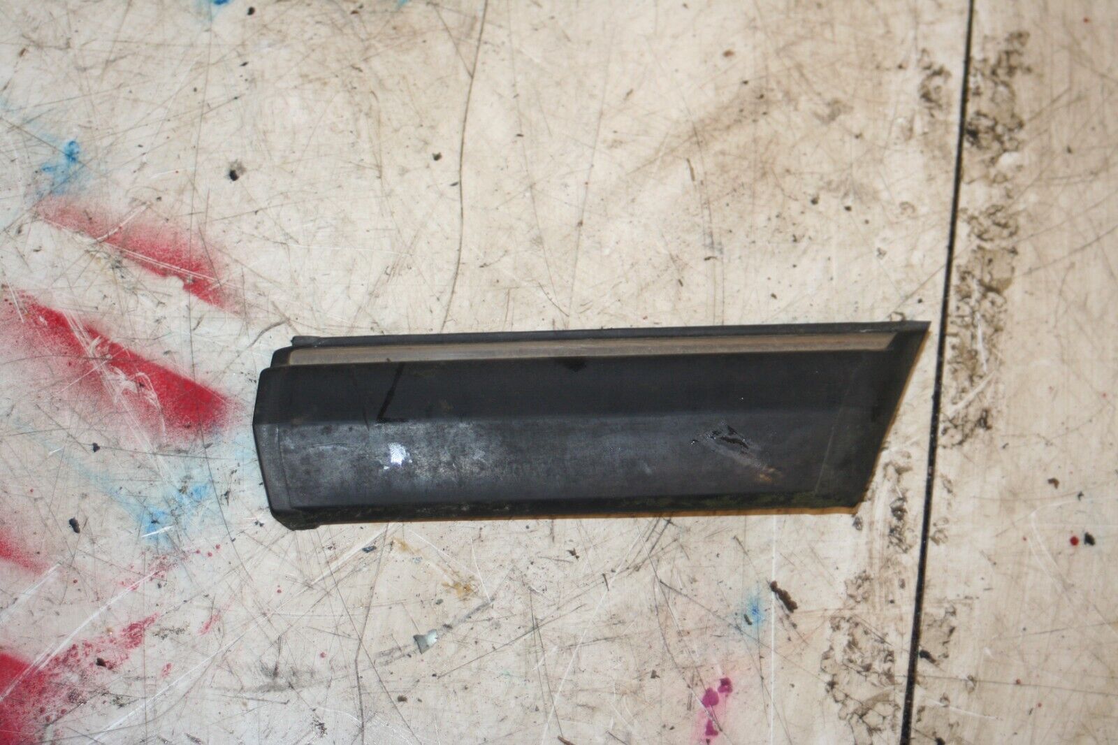 1988 BMW 525 E28. WING SIDE TRIM DRIVER FRONT MOULDING