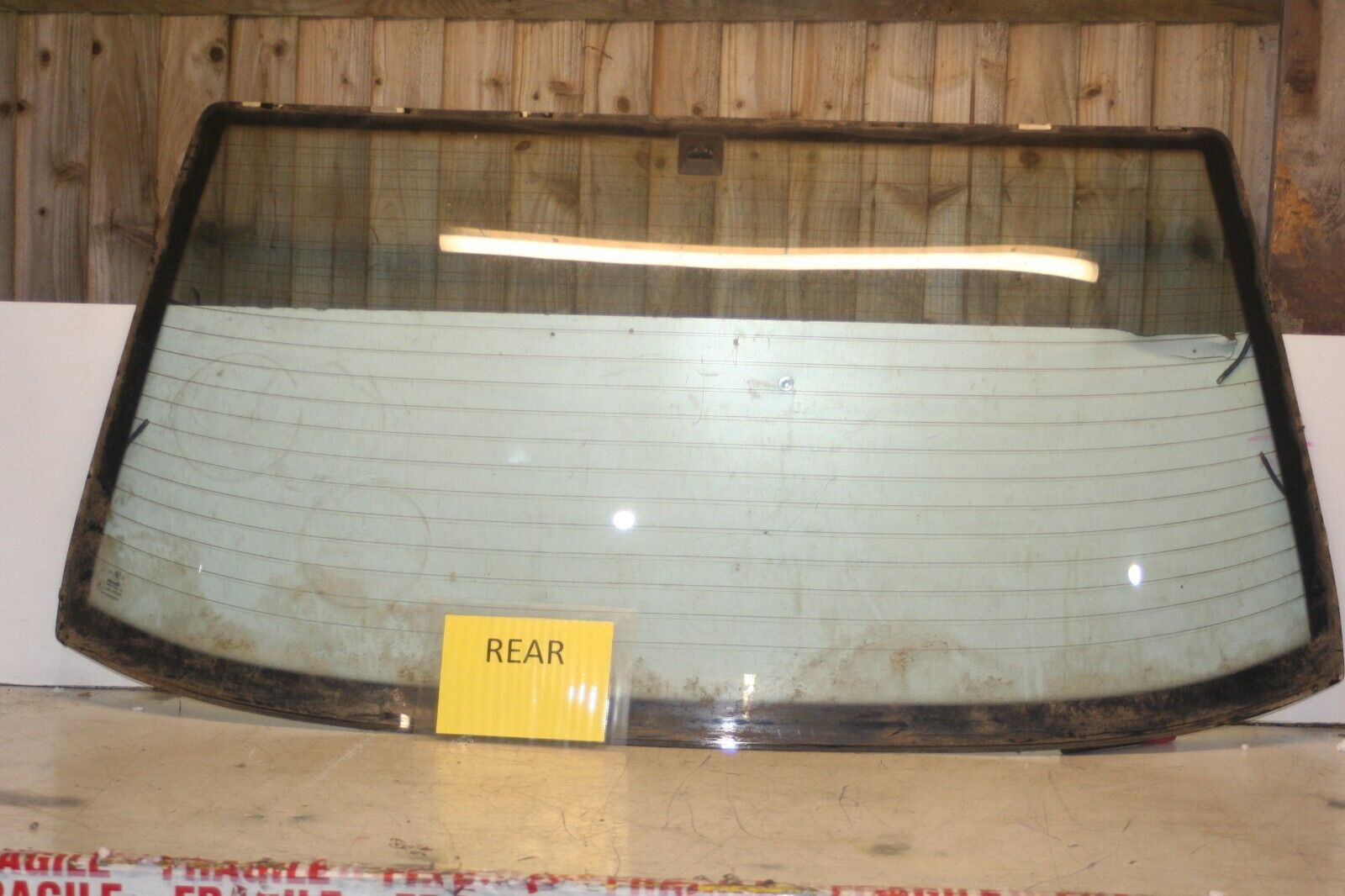 1988 BMW 735 7SERIES E32. REAR WINDSCREEN GLASS