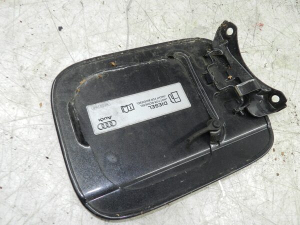(121) 2007 AUDI A4 SALOON B7. FUEL CAP FLAP IN GREY - Image 2