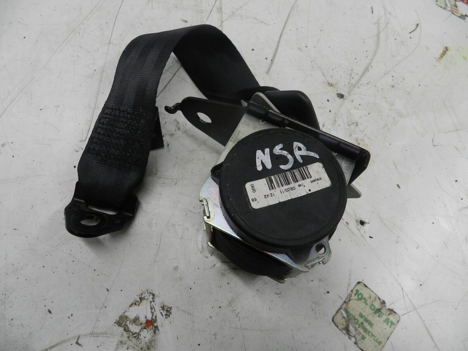 2011 NISSAN QASHQAI J10 MK1. PASSENGER SIDE REAR SEAT BELT
