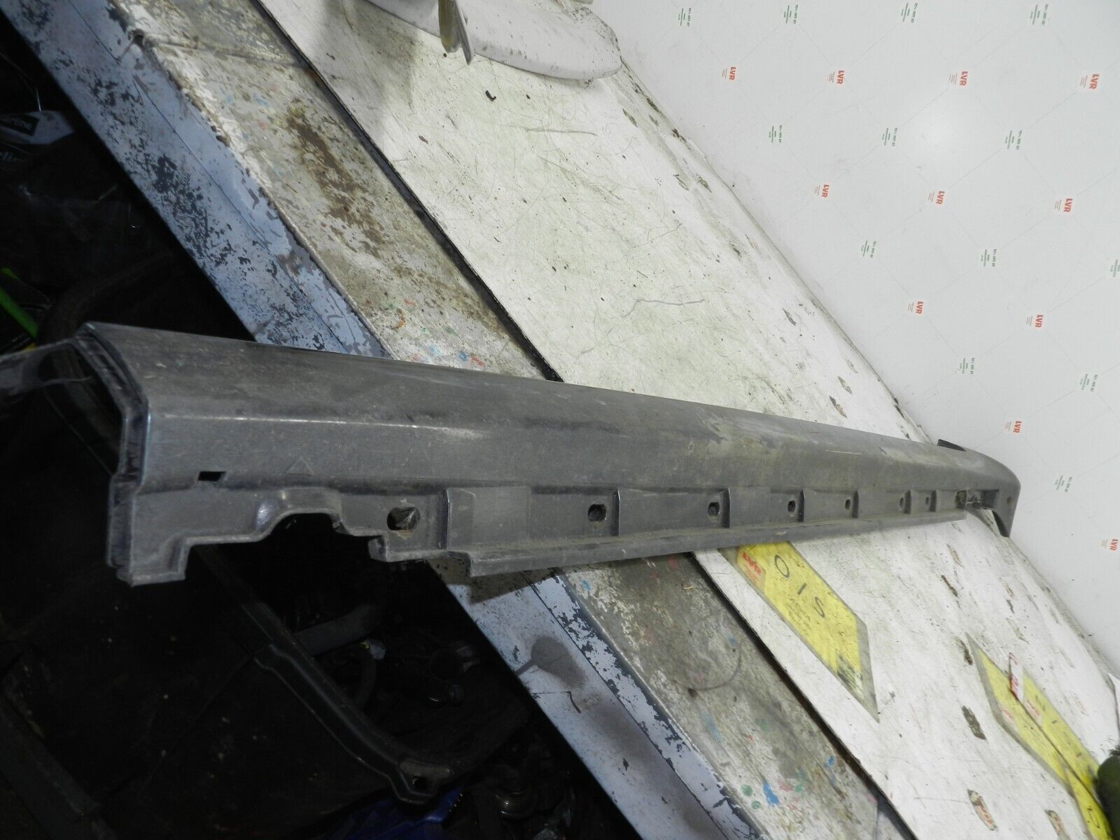 (121) 2007 AUDI A4 SALOON B7. SILL TRIM DRIVER SIDE IN GREY SIDE SKIRT