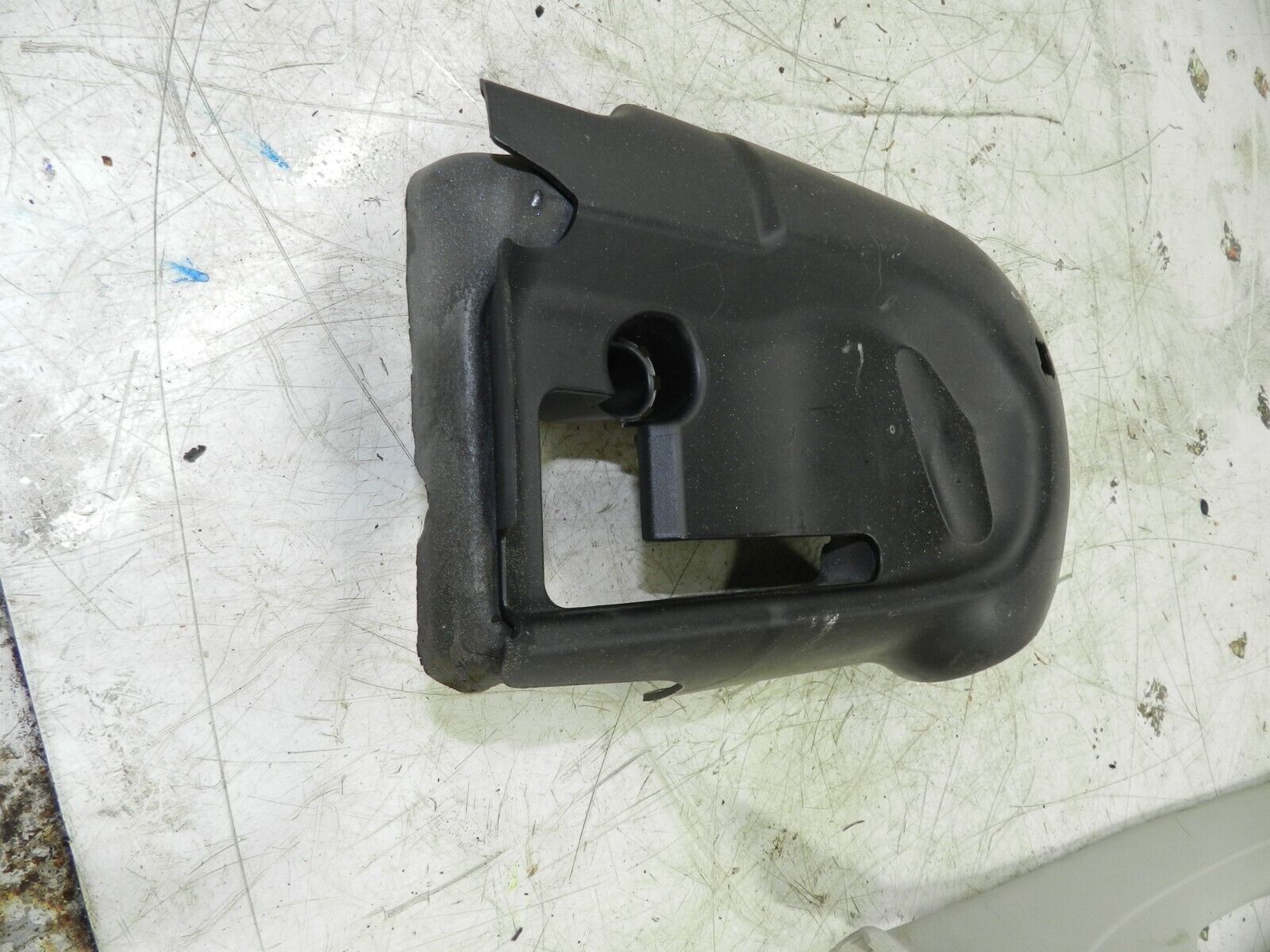2008 FORD FOCUS CC CONVERTIBLE. STEERING LOWER COWLING
