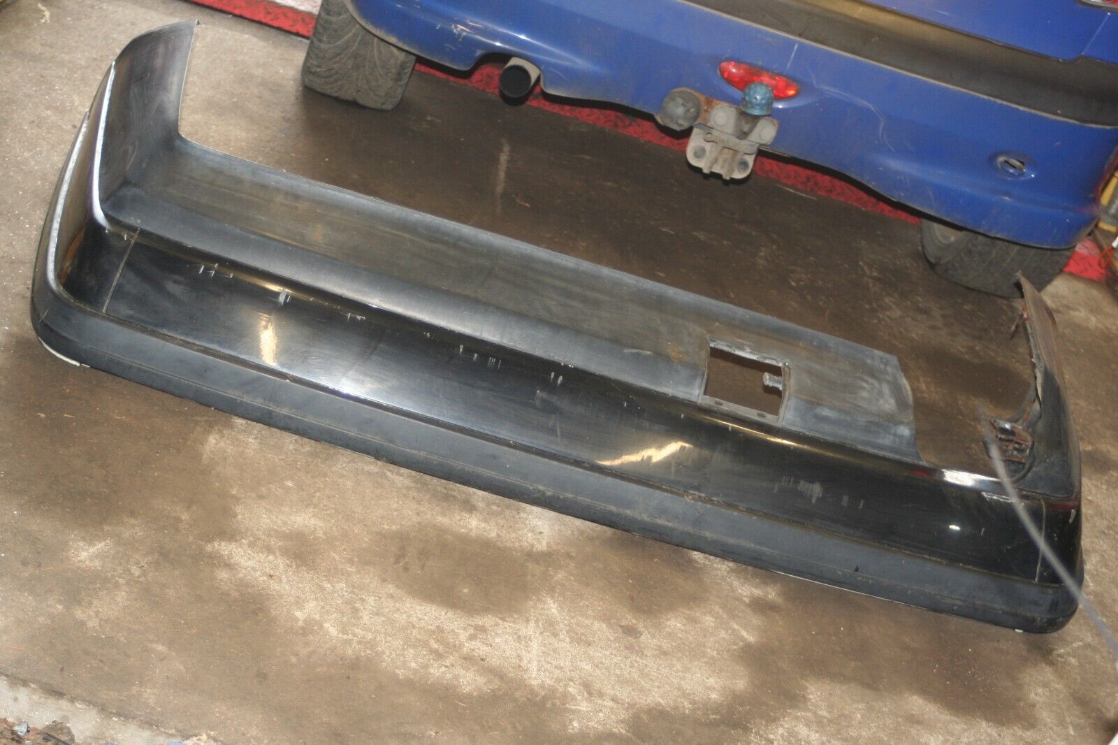 1988 BMW 735 7SERIES E32. REAR BUMPER IN BLACK