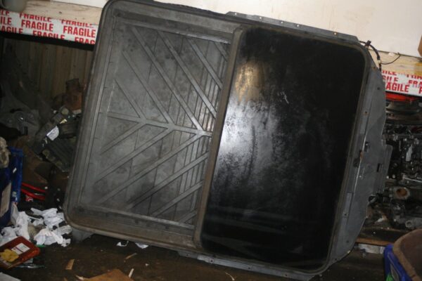 1988 BMW 735 7SERIES E32. SUN ROOF WITH MOTOR, DAMAGED FABRIC