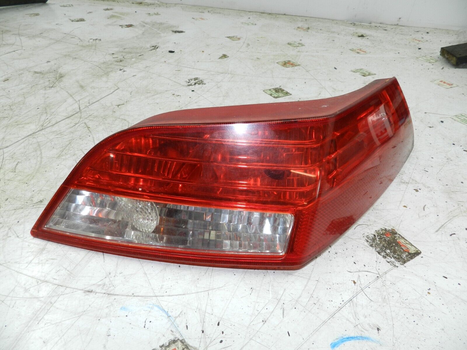 2008 FORD FOCUS CC CONVERTIBLE. DRIVER SIDE REAR LIGHT OUTER