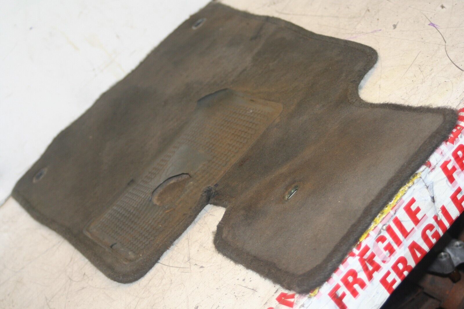1988 BMW 735 7SERIES E32. FRONT FLOOR MAT DRIVER