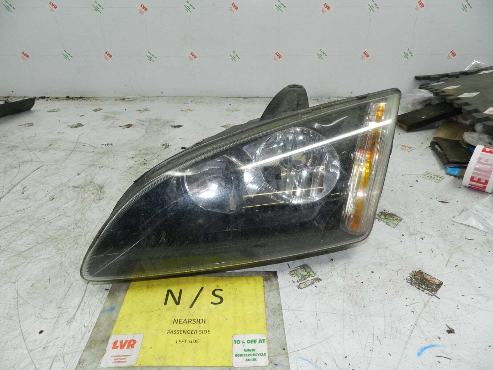 2008 FORD FOCUS CC CONVERTIBLE. PASSENGER SIDE FRONT HEAD LIGHT