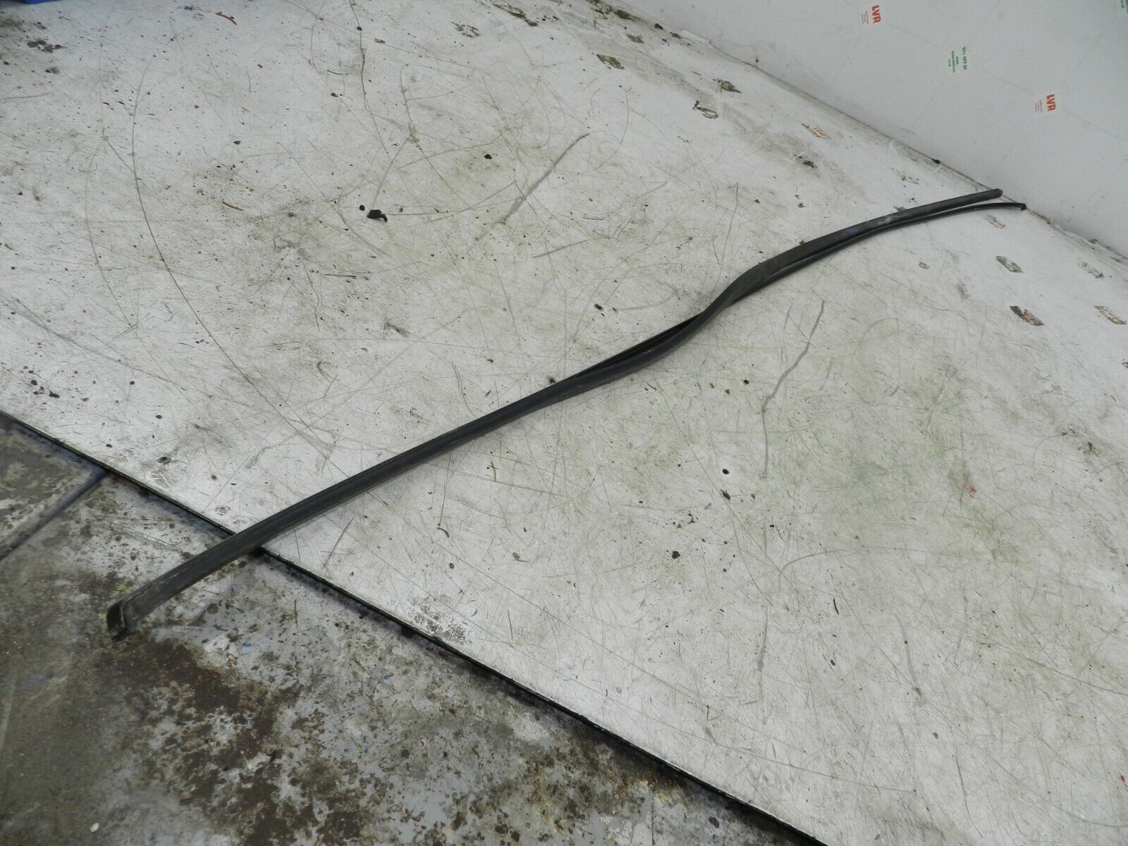 (121) 2007 AUDI A4 SALOON B7. ROOF RUNNER GUTTER TRIM - Image 2