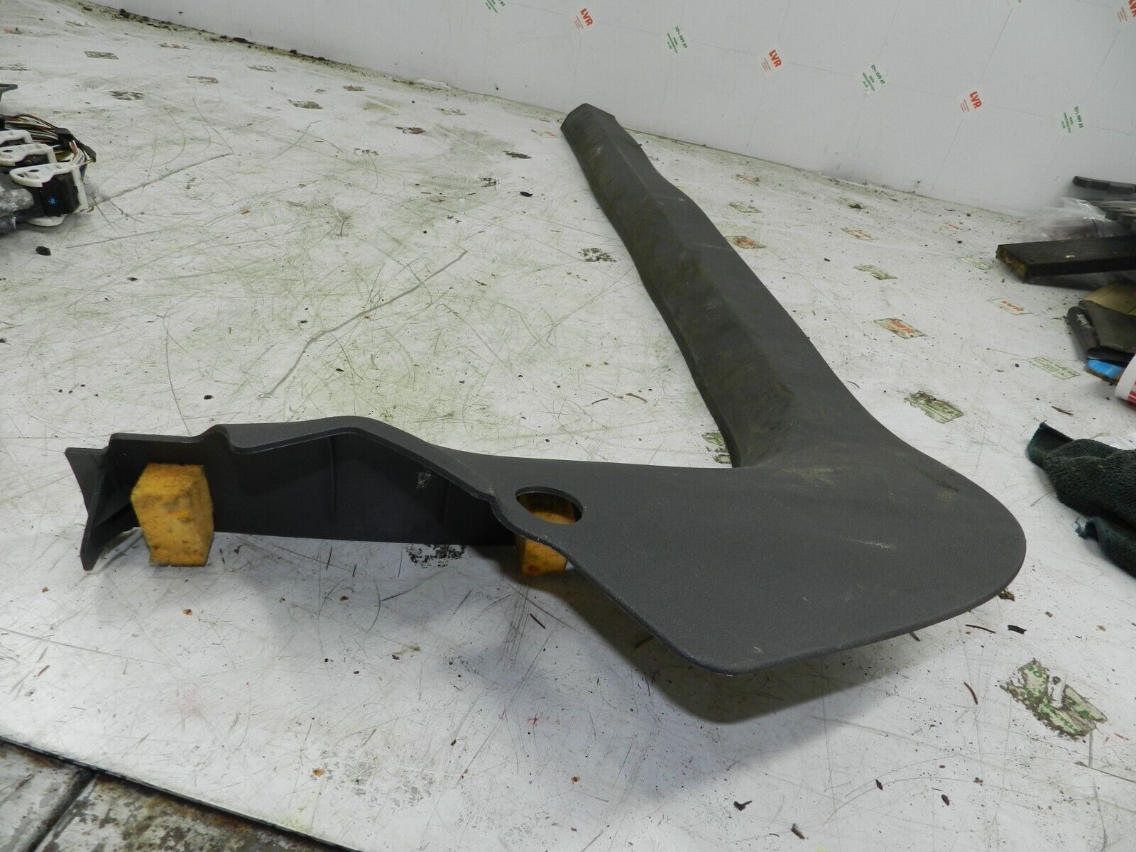 2008 FORD FOCUS CC CONVERTIBLE. DRIVER SIDE SILL TRIM