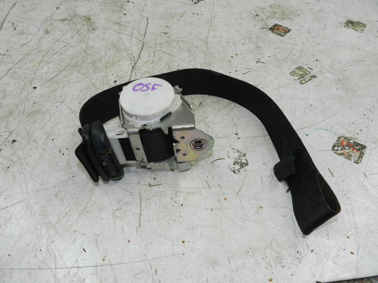 2008 FORD FOCUS CC CONVERTIBLE. DRIVER SIDE FRONT SEAT BELT