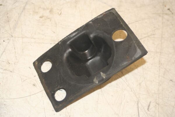 1988 BMW 735 7SERIES E32. SUSPENSION TOP COVER
