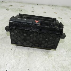 (121) 2007 AUDI A4 SALOON B7. CENTRE CONSOLE FRAME AND BUTTONS