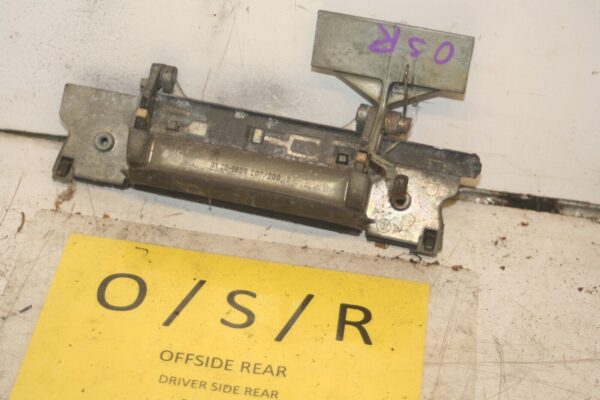 1988 BMW 735 7SERIES E32. DRIVER SIDE REAR DOOR LOCK HANDLE - Image 3