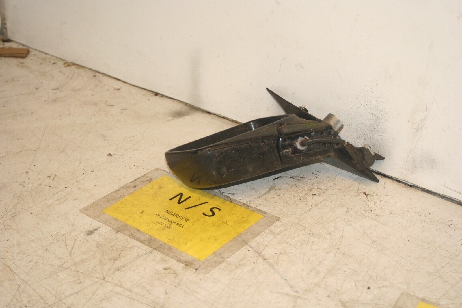 1988 BMW 735 7SERIES E32. PASSENGER SIDE WING MIRROR - Image 2