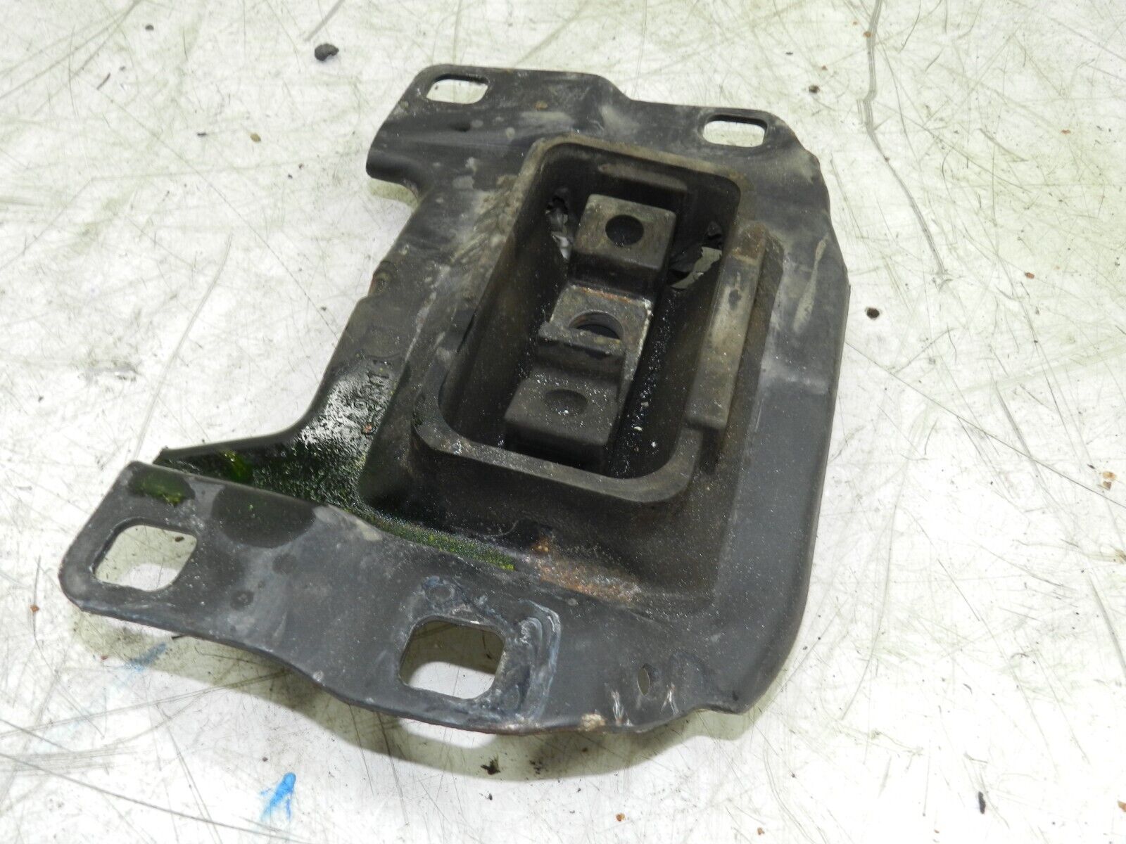 2008 FORD FOCUS CC CONVERTIBLE. ENGINE MOUNT