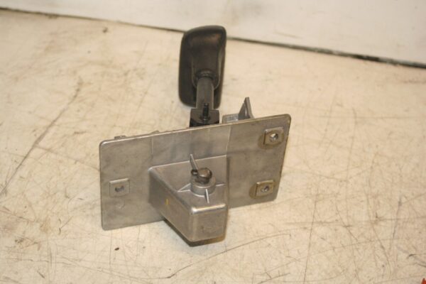 1988 BMW 735 7SERIES E32. AUTOMATIC GEAR SELECTOR - Image 3