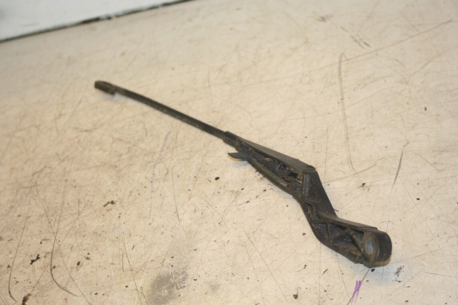 1988 BMW 735 7SERIES E32. WIPER ARM - Image 2