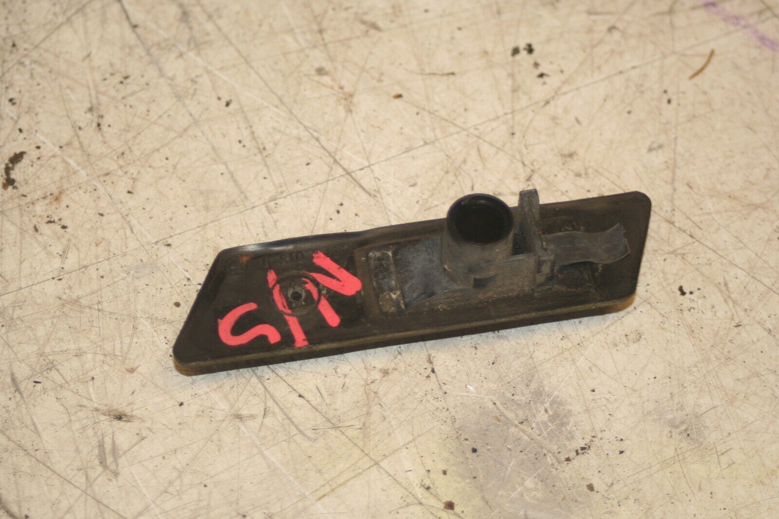 1988 BMW 735 7SERIES E32. PASSENGER SIDE REPEATER - Image 2