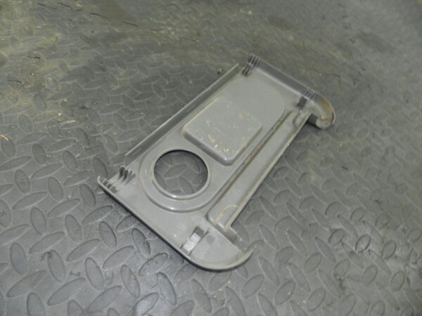 155 1999 LAND ROVER DISCOVERY 2 V8. 3RD THIRD ROW SEAT TRAY TRIM