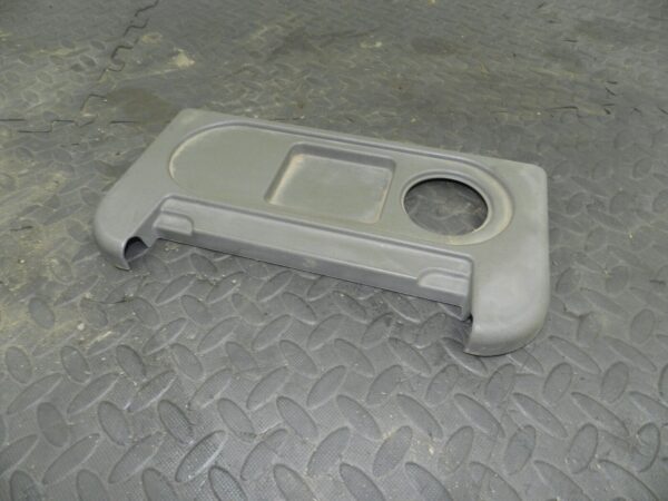155 1999 LAND ROVER DISCOVERY 2 V8. 3RD THIRD ROW SEAT TRAY TRIM - Image 2