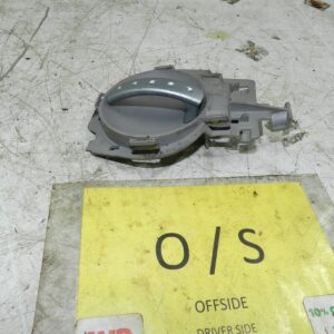 (135) 2003 CITROEN C3 PLURIEL CONVERTIBLE. DRIVER SIDE DOOR HANDLE
