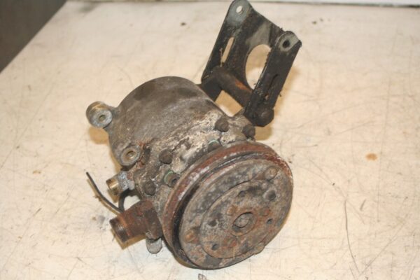 1988 BMW 735 7SERIES E32. AIR CON CONDITIONING PUMP COMPRESSOR