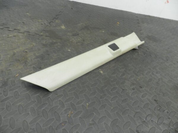155 1999 LAND ROVER DISCOVERY 2 V8. PASSENGER SIDE A PILLAR TRIM - Image 2