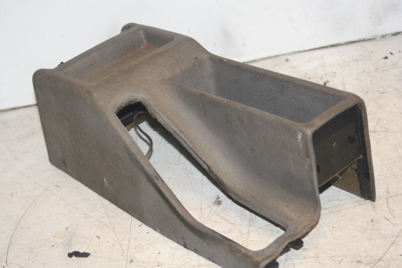 1988 BMW 735 7SERIES E32. CENTRE CONSOLE REAR HANDBRAKE SURROUND