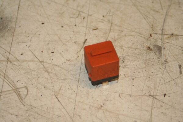 1988 BMW 735 7SERIES E32. ORANGE RELAY