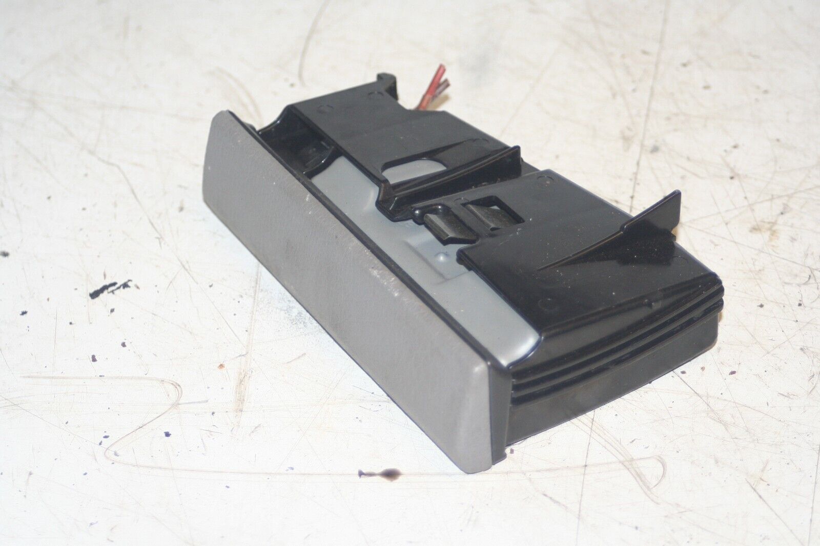 1988 BMW 735 7SERIES E32. ASHTRAY 12V SOCKET - Image 3