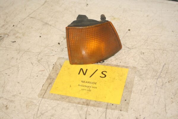 1988 BMW 735 7SERIES E32. PASSENGER SIDE FRONT INDICATOR LIGHT