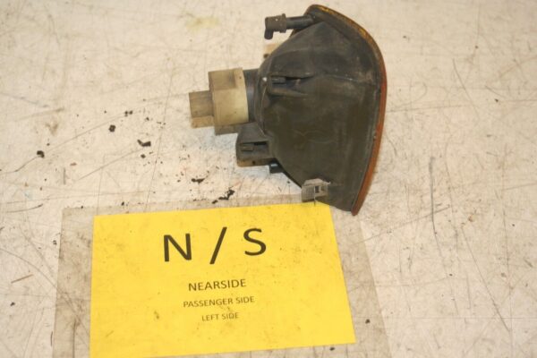 1988 BMW 735 7SERIES E32. PASSENGER SIDE FRONT INDICATOR LIGHT - Image 2
