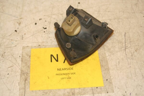 1988 BMW 735 7SERIES E32. PASSENGER SIDE FRONT INDICATOR LIGHT - Image 3