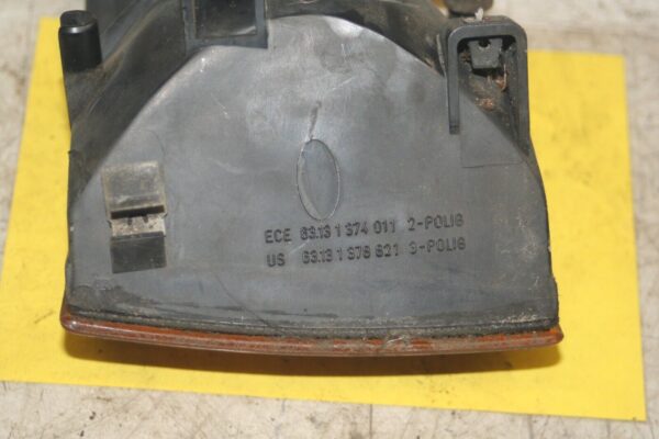 1988 BMW 735 7SERIES E32. PASSENGER SIDE FRONT INDICATOR LIGHT - Image 4