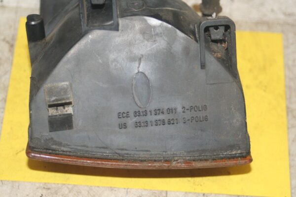 1988 BMW 735 7SERIES E32. PASSENGER SIDE FRONT INDICATOR LIGHT - Image 5