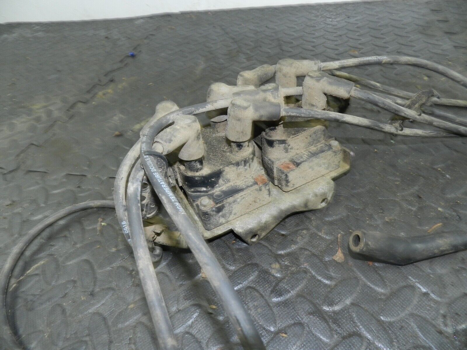 155 1999 LAND ROVER DISCOVERY 2 V8. IGNITION COIL PADS + HT LEADS - Image 3