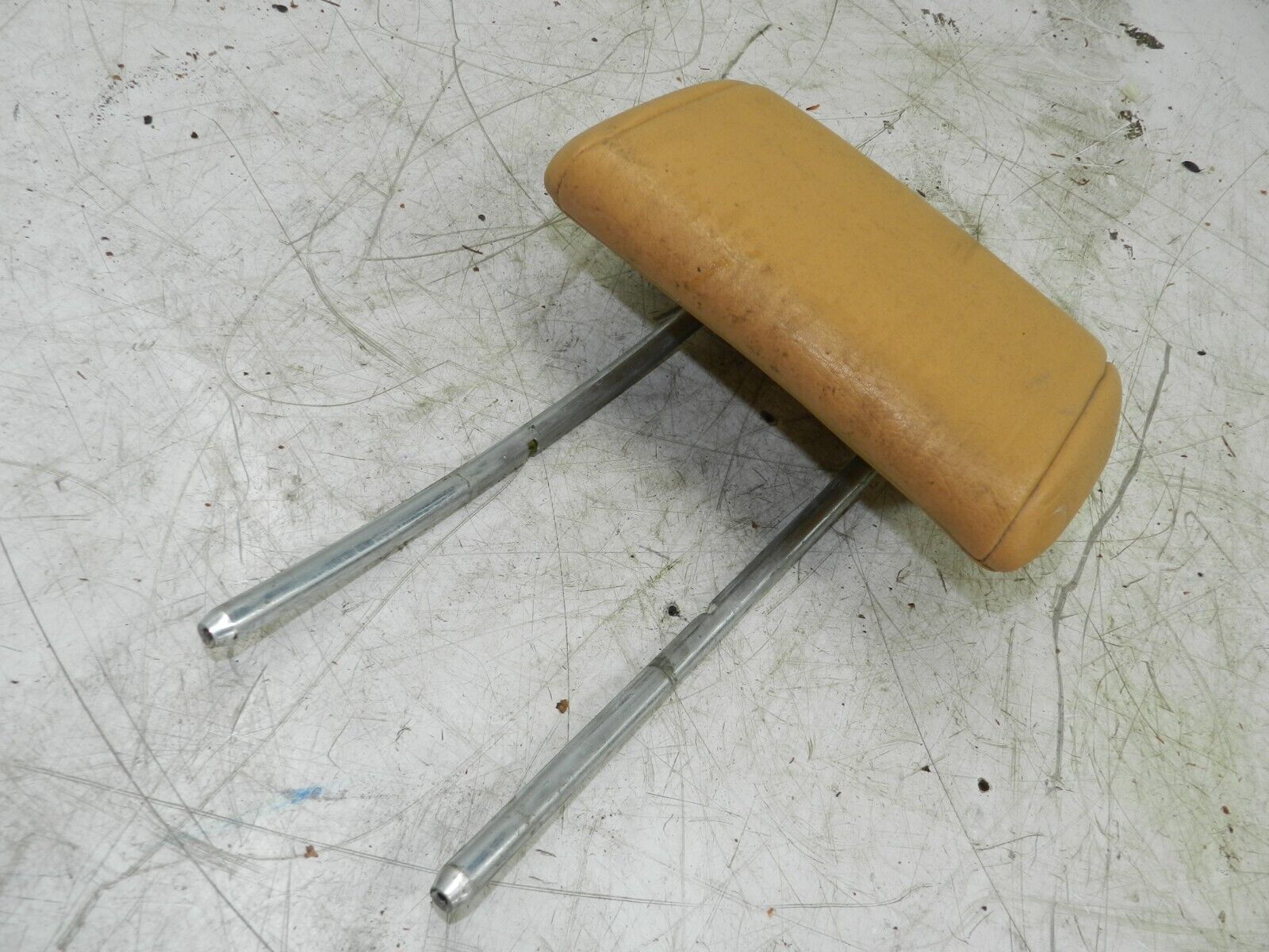 2008 FORD FOCUS CC CONVERTIBLE. SEAT HEAD REST