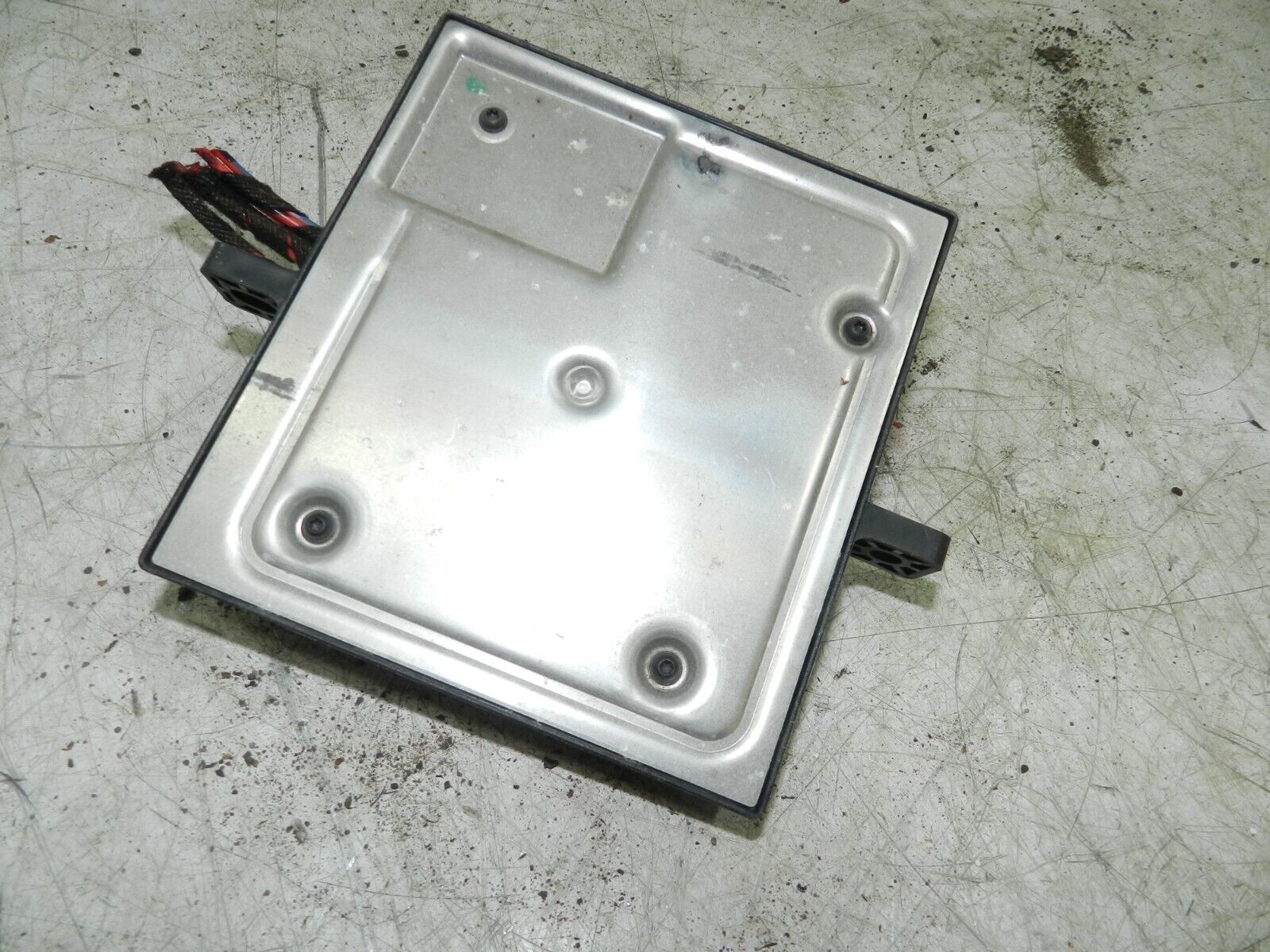 (121) 2007 AUDI A4 SALOON B7. FUSE BOX