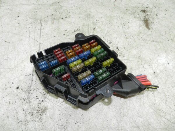 (121) 2007 AUDI A4 SALOON B7. FUSE BOX BOARD