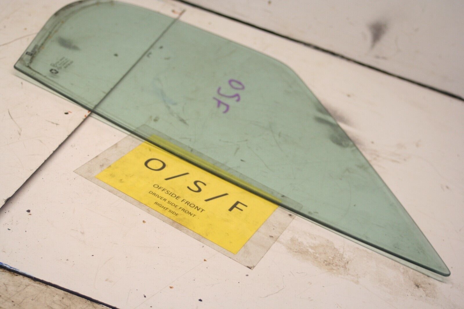 VAUXHALL VIVARO / RENAULT TRAFFIC. DRIVER SIDE DOOR WINDOW GLASS QUARTER - Image 3